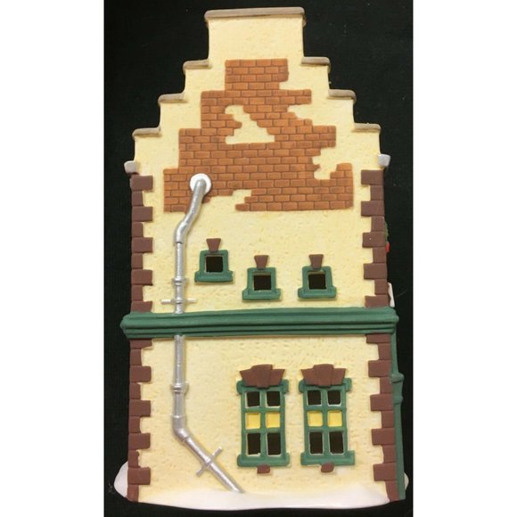 Dept 56 Dickens Village "Faversham Lamps & Oil" Lights Up - Picture 4 of 8